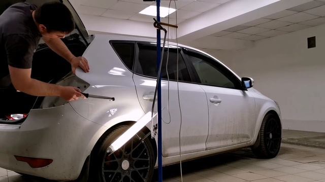 Ремонт вмятин без покраски в Москве на автомобиле Kia Ceed смотреть онлайн