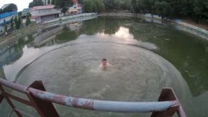 Купание в болоте