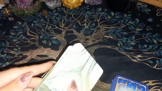 ? Расклад Таро "Что стоит оставить позади. Освобождение от иллюзий" смотреть онлайн