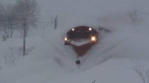 Как чистят снег на железной дороге