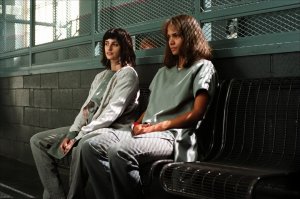 По ночам в женскую психиатрическую тюрьму приходит сам дьявол и делает с ними такое!