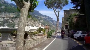 Спуск к пляжу в Позитано, Италия