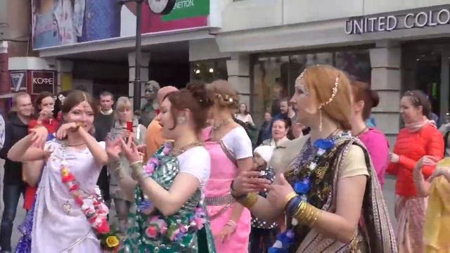 Ратха ятра в Саратове с Е.С. Б.Б. Говинды Свами (14.05.2016) смотреть онлайн