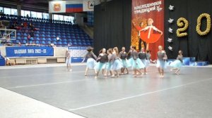 "Падал снег".
