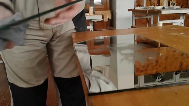 Резка зеркала стеклорезом