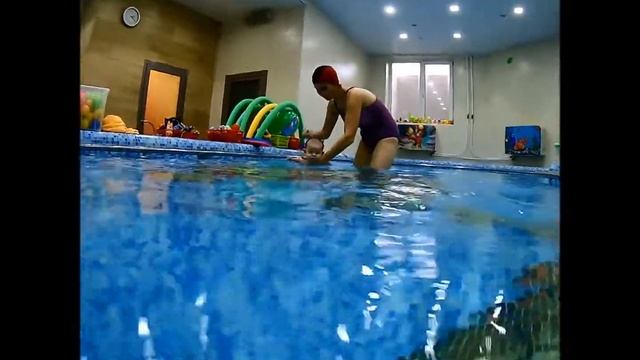 Учимся плавать в 3 месяца. смотреть онлайн