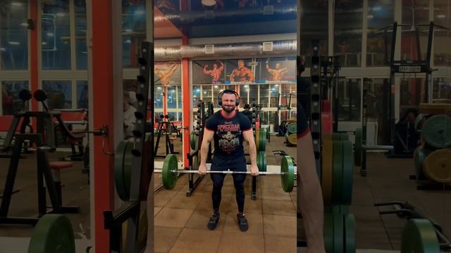 Подъем  штанги на бицепс обратным хватом