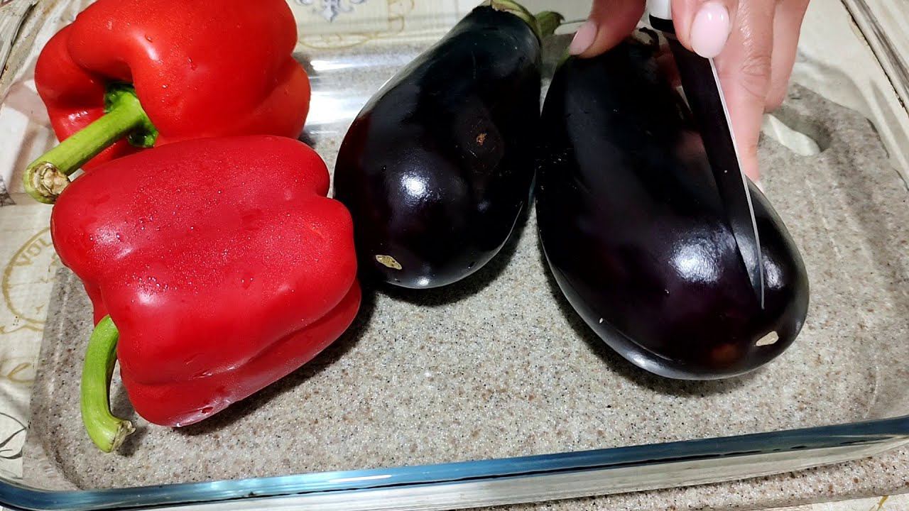 ЗАПЕКЛА БАКЛАЖАНЫ И ПЕРЕЦ В ДУХОВКЕ и Приготовила Салат По-Грузински смотреть онлайн