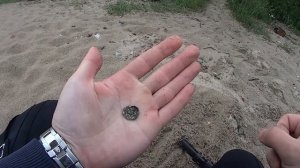 Поиск на пляже с металлоискателем. Нашел крестик. Поиск серебра с Nokta makro simplex +