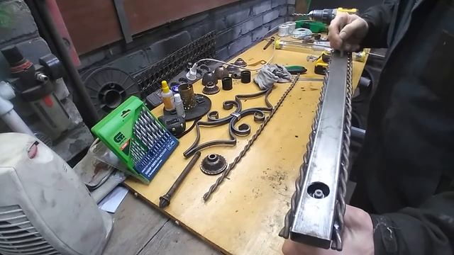 Кованый светильник из старого бра, светит и греет. смотреть онлайн