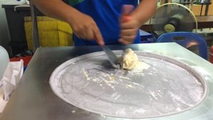Тайское "жареное" мороженое "Ice Roll" на Пхукете.