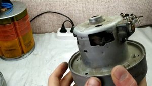 Для чего губка на моторе пылесоса? Защита от шума или пыли?