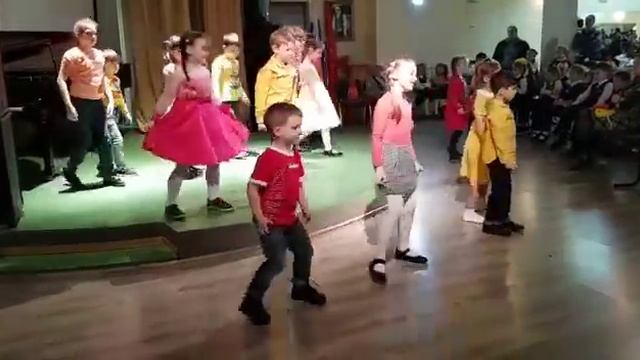 Осенний праздник в школе/Fall Fest at school смотреть онлайн
