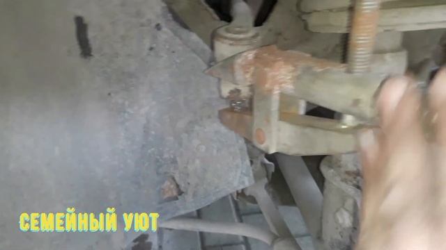Замена рулевых наконечников Ваз 2109. Срезаем гайку наконечника