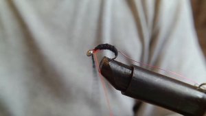 Мушка или обманка на хариуса черная.