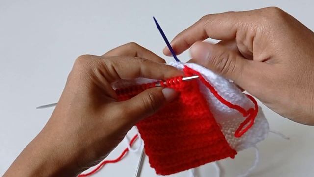 Пинетки спицами КЛУБНИЧКА. самый быстрый и лёгкий вариант. для начинающих. из остатков пряжи смотреть онлайн