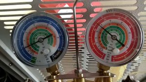 меняется давление в прецизионном кондиционере Delonghi на R-22