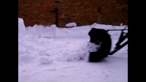 Ручной снегоуборщик