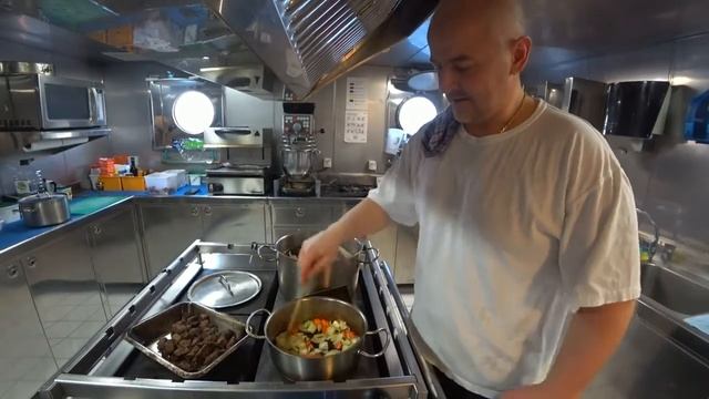 Гуляш из говядины или Beef stew смотреть онлайн