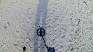 По пляжу с металлоискателем! Поиск ЗОЛОТА и СЕРЕБРА! Можно было бы все сдать и купить АВТОМОБИЛЬ!