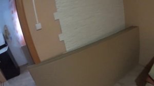 Крепим лдвп 6 мм на стены и потолок,работаю один