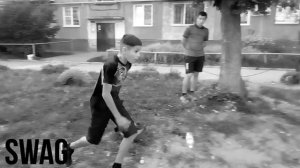 Парень в 13 лет делает классное сальто