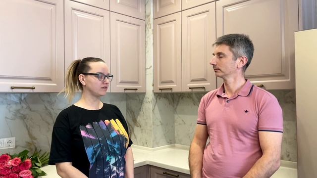 Видео-отзыв Елены. Неоклассическая кухня под потолок с фасадами эмаль матовая. #кухниназаказ