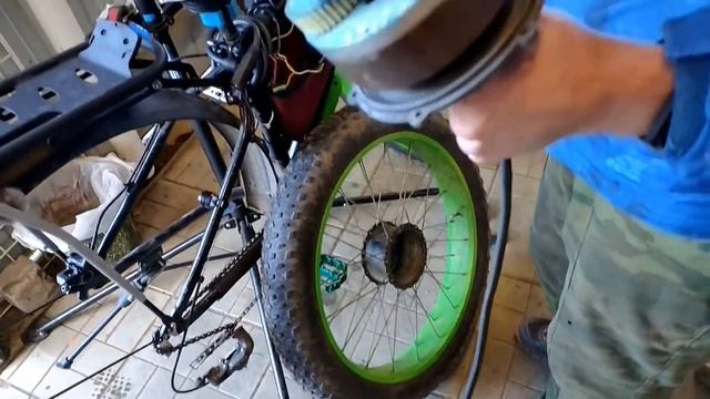 Внутри двигателя оплавились провода и сгорел датчик Хола / Ремонт после "ремонта" электро фэтбайка смотреть онлайн