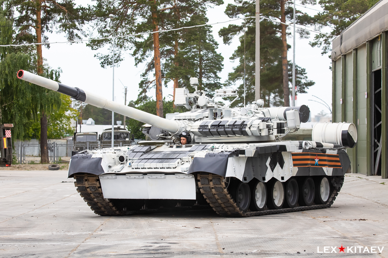 Т-80БВ "Снежный барс" звезда 1/35 готовая модель