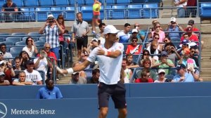 Novak Djokovic - форхенд и бэкхенд (крупный план)