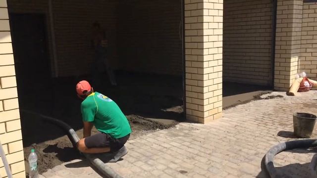 Заливаем стяжку в гараже в п. Салмачи! смотреть онлайн