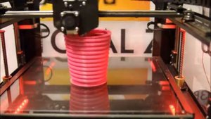 3Д печать кружки с трубочкой на 3Д принтере Anyform 250-G3 компании TOTAL Z