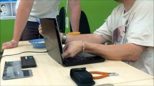Пытаемся починить экран у ноутбука Sony