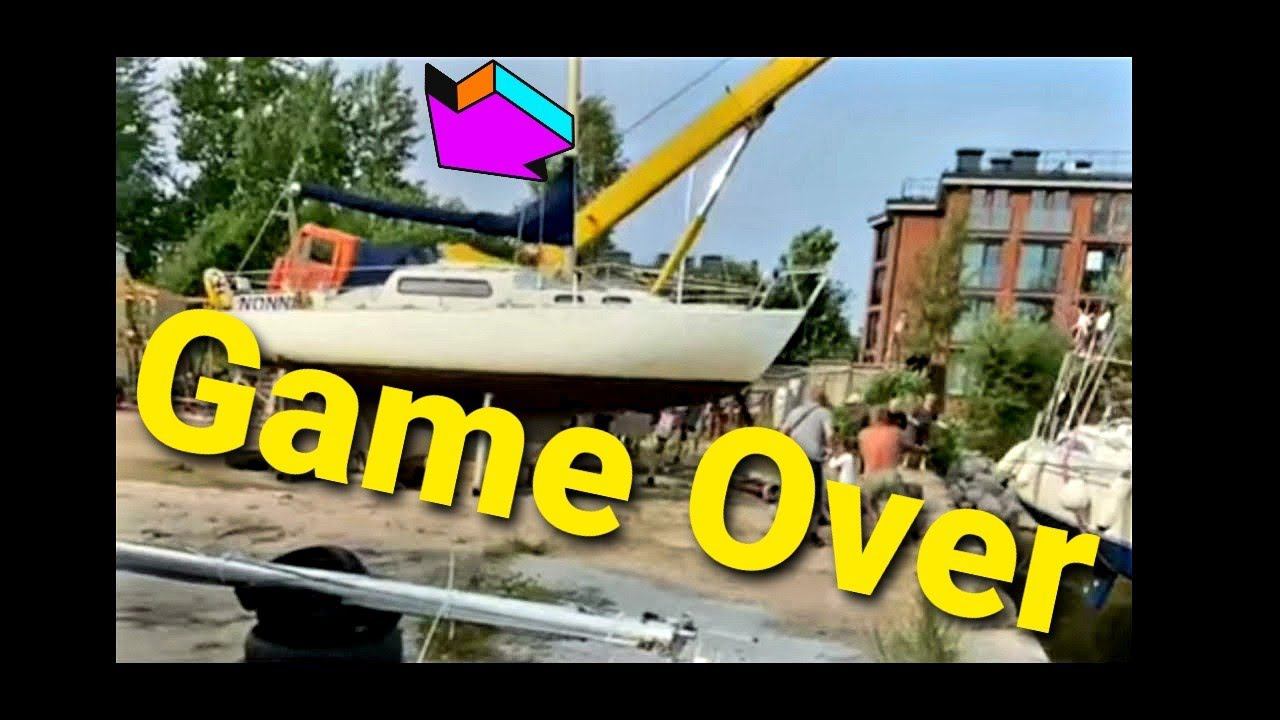 Падение автокрана при спуске Яхты на воду смотреть онлайн