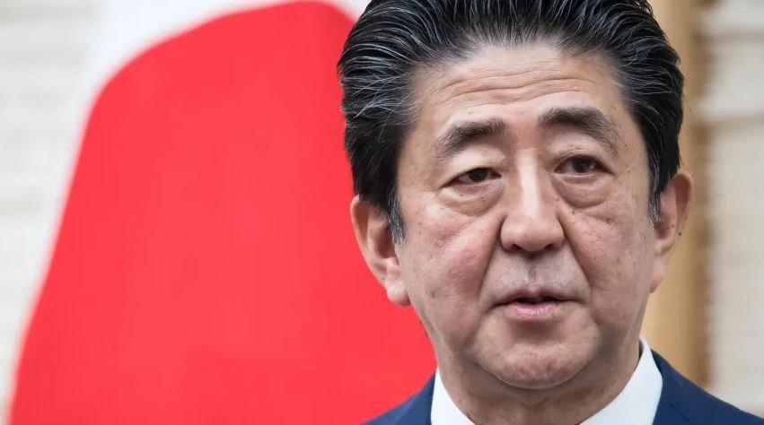 Брат Синдзо Абэ опроверг слухи о смерти политика после покушения