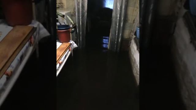 Затопило дом в старом кировске.