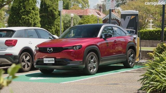 Mazda MX-30 2022 electric car review: Living with the E35 Astina EV for three months! смотреть онлайн