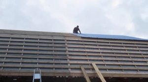 Мой способ поднять 5-метровый лист кровельного железа. А как делали вы?