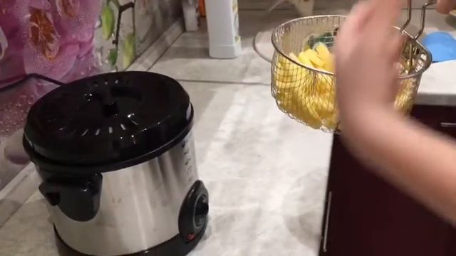 Приготовили картошку фри и нагетсы. Обзор фритюрницы Kitfort KT-2011. смотреть онлайн