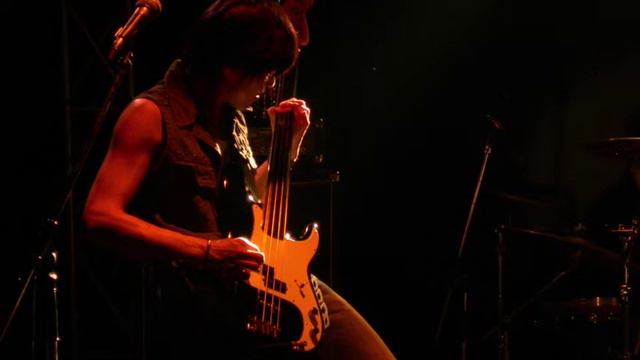 Demo 11(Fender stratocaster (rhythm), Burny Les Paul (solo), Fender Precision Bass '78)) смотреть онлайн