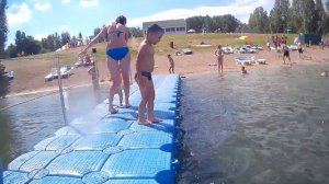 2016.08.07 - Рома катается с горки на озере Калды