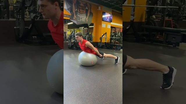 Разгибание туловища на фитболе смотреть онлайн