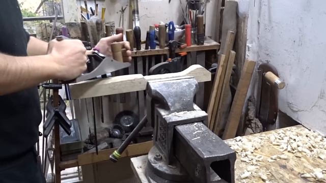 Old Rusty Bearded Axe Restoration смотреть онлайн
