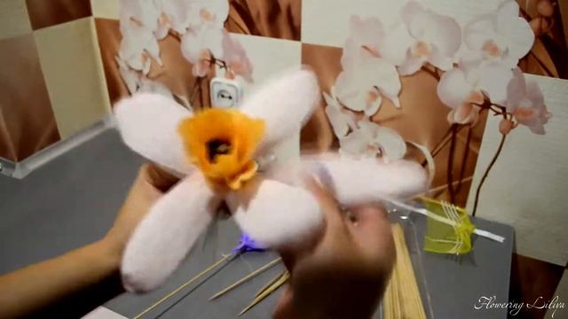 Букет цветов из конфет и бумаги. Bouquet of sweets and paper. смотреть онлайн