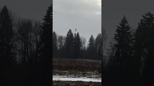 Партизаны Лучесы зашли в гости к друзьям в Билево и вывесили национальный флаг.