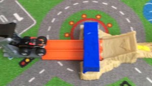 Hot Wheels Monster Truck El Toro Loco Showdown / Хот Вилс Монстр Трак про машинки