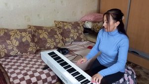 Две песни из к/ф "Ирония судьбы" на пианино.