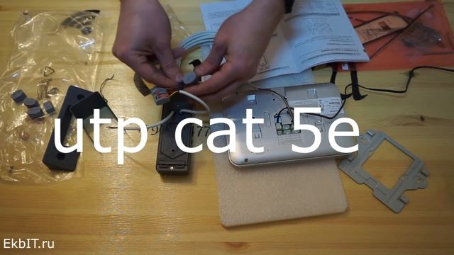 HiWatch DS-D100K. Краткий обзор и первое включение аналогового домофона. смотреть онлайн