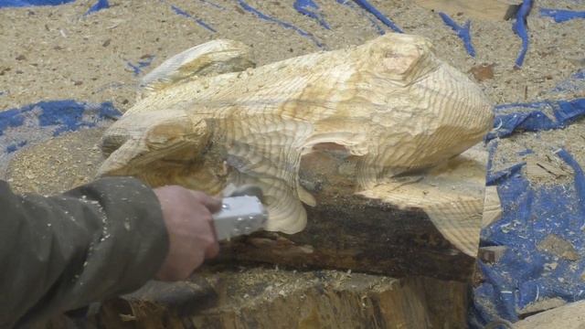 Лягушка из дерева, пилим своими руками, Как сделать лягушку с помощью бензопилы и болгарки смотреть онлайн