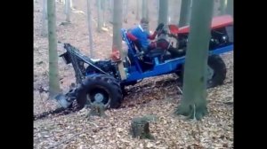 Самодельный трактор на заготовке леса